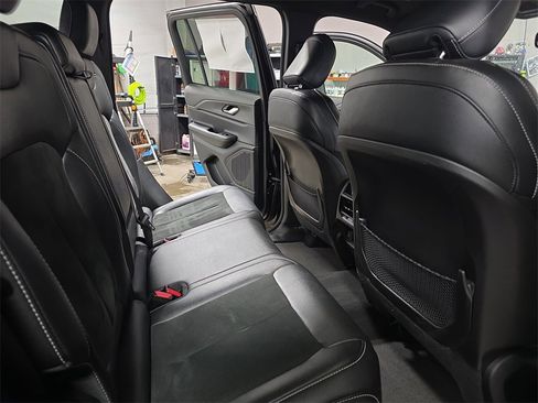 Used 2024 Jeep Grand Cherokee Altitude image 11