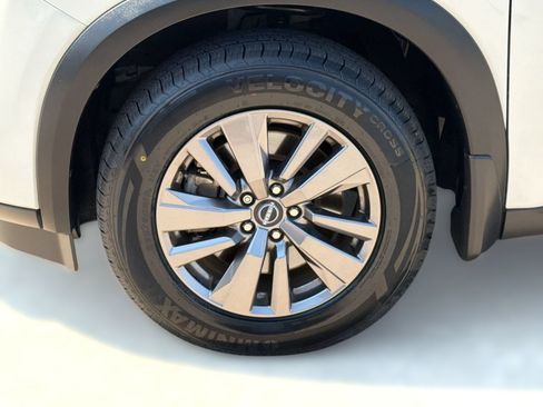 Used 2023 Nissan Pathfinder SV w/ SV Premium Package FWD image 12
