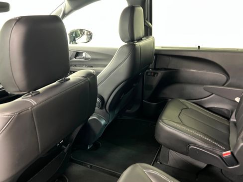 New 2026 Chrysler Pacifica Select image 18