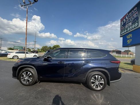 Used 2020 Toyota Highlander XLE AWD/4WD image 7