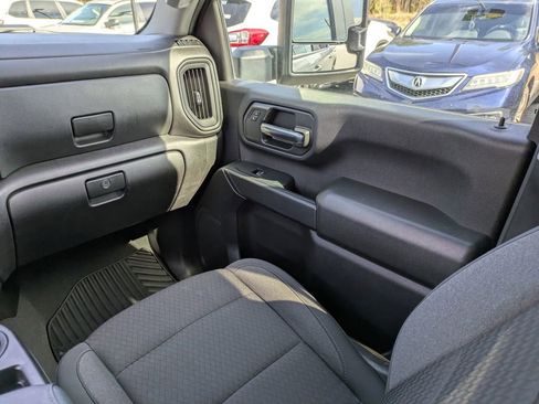 Used 2024 Chevrolet Silverado 2500 Custom w/ Custom Value Package image 15