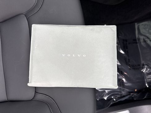 Used 2025 Volvo XC90 B6 Plus image 35