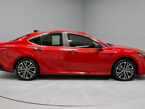 Used 2025 Toyota Camry XLE AWD/4WD image 6