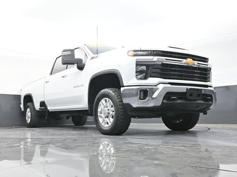 Used 2024 Chevrolet Silverado 2500 LT AWD/4WD image 50