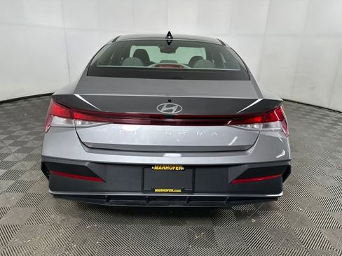 Certified 2024 Hyundai Elantra SE image 4