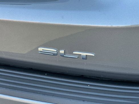 Used 2022 GMC Yukon XL SLT w/ SLT Luxury Package image 7