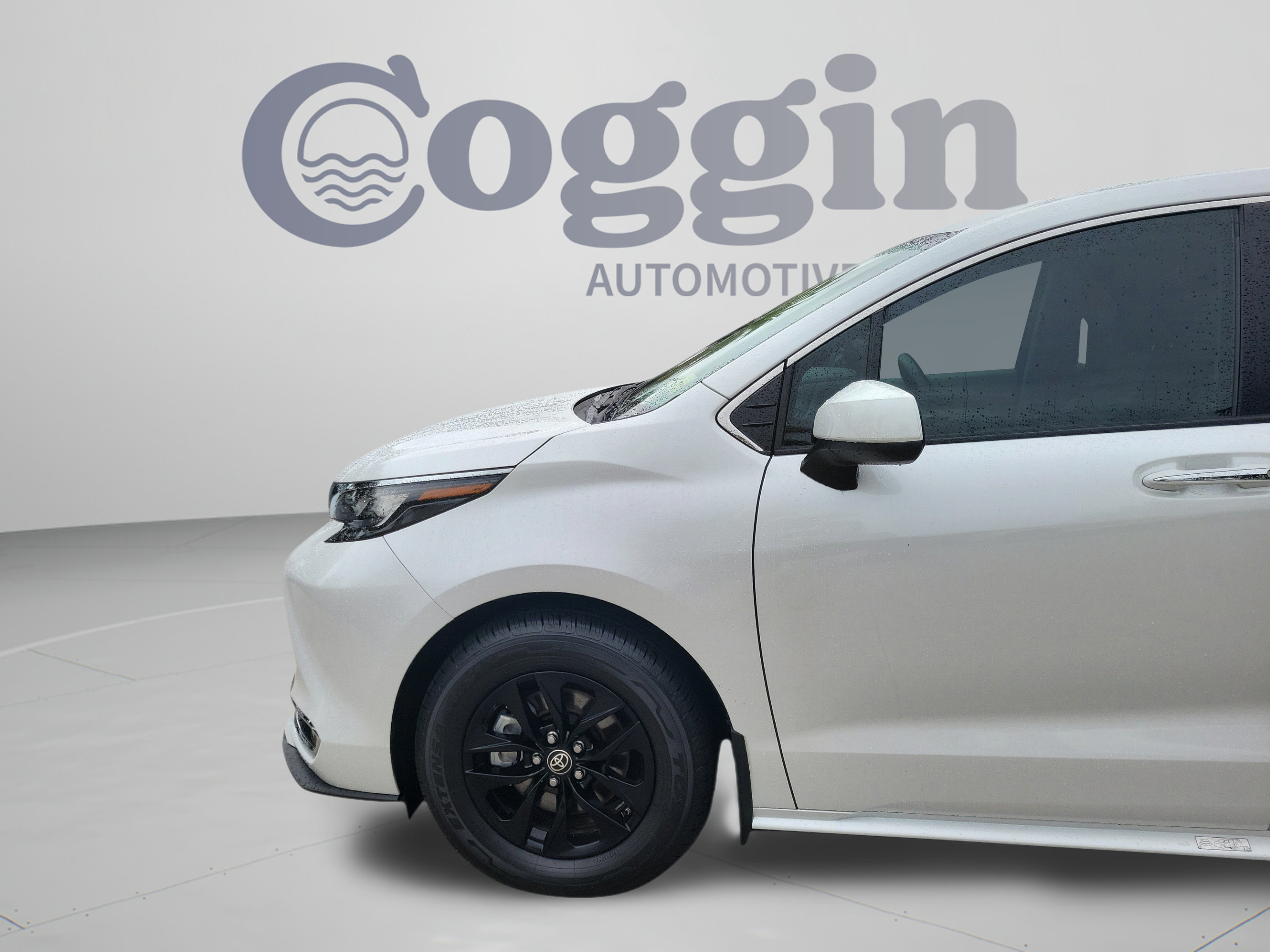 Certified 2024 Toyota Sienna XLE FWD image 28