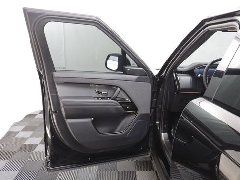 Used 2024 Land Rover Range Rover Sport SE AWD/4WD image 5