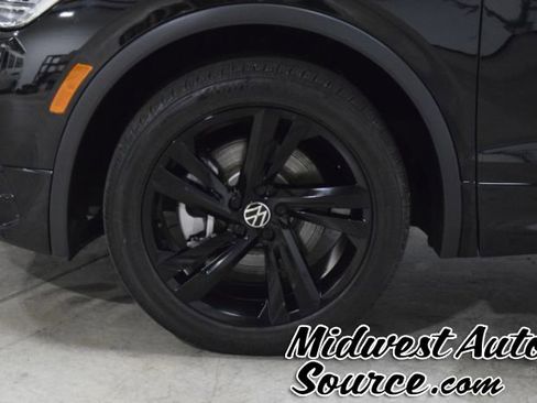 Used 2023 Volkswagen Tiguan SE R-Line AWD/4WD image 7