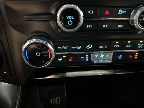 Used 2025 Ford F150 Lariat w/ Equipment Group 501A Mid image 31