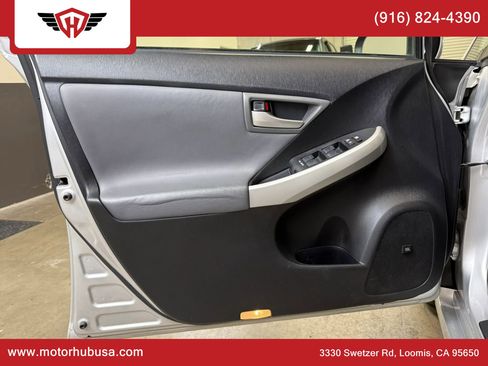 Used 2013 Toyota Prius Four w/ Deluxe Solar Roof Pkg FWD image 41