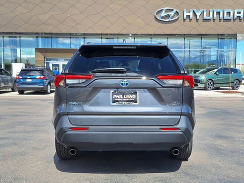 Used 2021 Toyota RAV4 LE AWD/4WD image 4