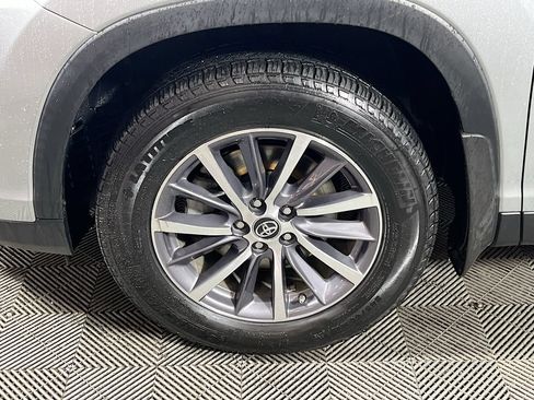 Certified 2019 Toyota Highlander XLE AWD/4WD image 28