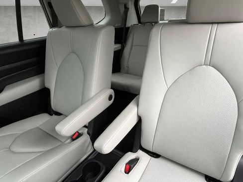 Used 2024 Toyota Grand Highlander XLE image 22