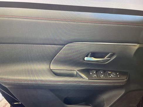 Used 2025 Nissan Kicks SR image 8