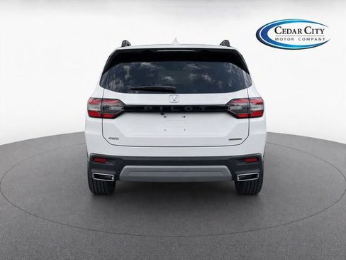 Used 2025 Honda Pilot Touring image 7