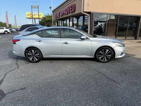 Used 2021 Nissan Altima 2.5 SV image 4
