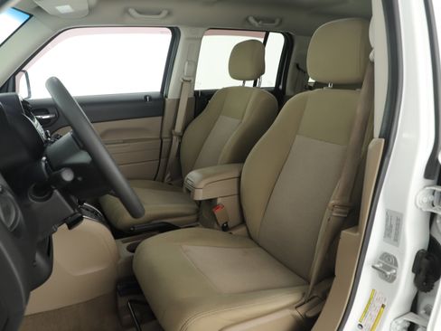 Used 2015 Jeep Patriot Sport FWD image 9