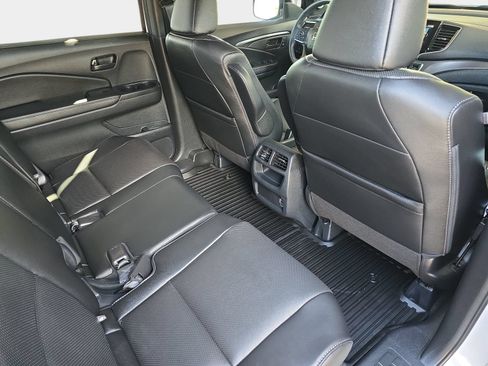 Used 2023 Honda Passport EX-L image 11