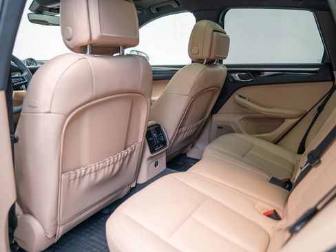 Certified 2025 Porsche Macan image 20