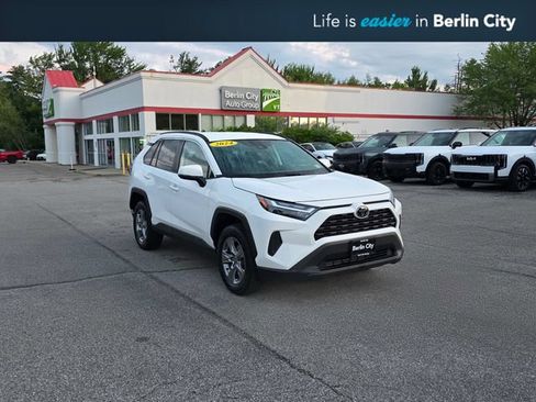 Used 2024 Toyota RAV4 XLE AWD/4WD image 1