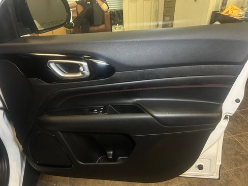 Used 2025 Jeep Compass Trailhawk AWD/4WD image 16