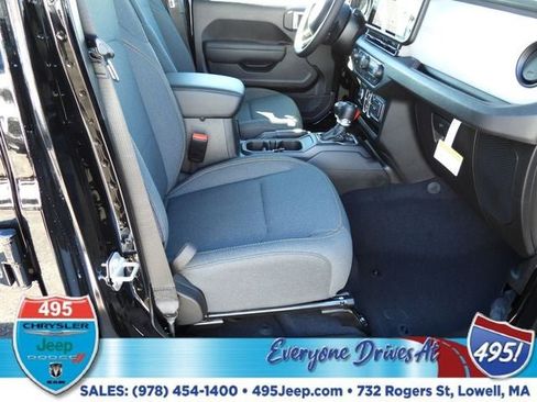 New 2025 Jeep Gladiator Sport image 11