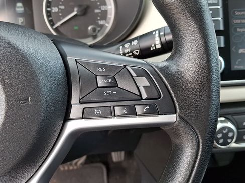 Used 2021 Nissan Versa SV FWD image 22