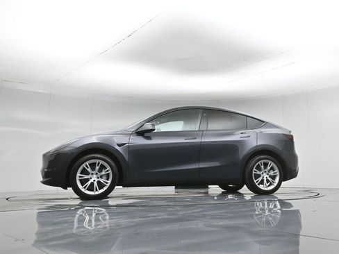 Used 2024 Tesla Model Y Long Range image 48