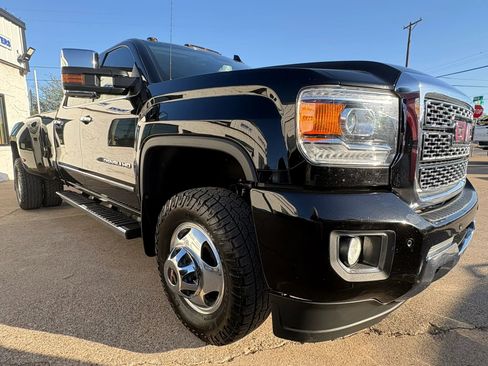 Used 2019 GMC Sierra 3500 Denali w/ Duramax Plus Package image 4
