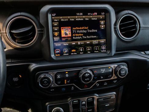 Used 2021 Jeep Wrangler Unlimited Sahara w/ Cold Weather Group image 19