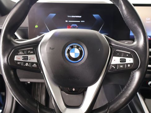 Used 2024 BMW i4 eDrive40 RWD image 3