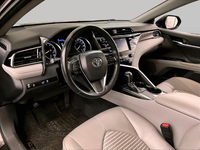 Used 2019 Toyota Camry SE FWD image 12