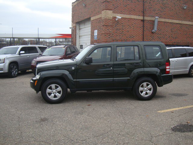 Used 2010 Jeep Liberty Sport AWD/4WD image 2