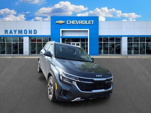 Certified 2025 Kia Seltos SX w/ SX Sunroof Package AWD/4WD image 9