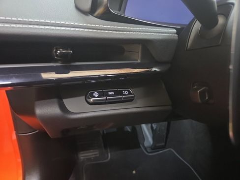 Used 2025 Chevrolet Corvette Stingray w/ Z51 Performance Package image 22