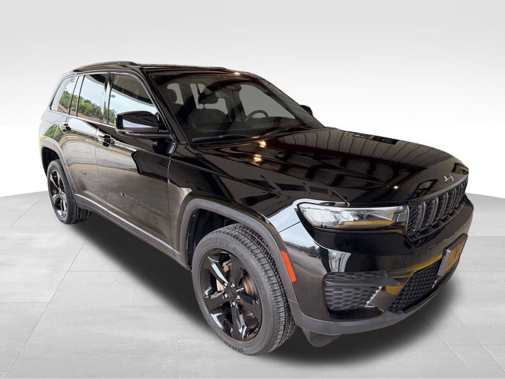 Used 2023 Jeep Grand Cherokee Altitude AWD/4WD image 7