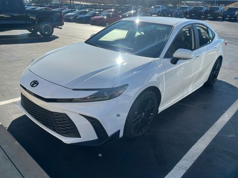 Certified 2025 Toyota Camry SE image 3