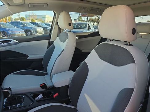 New 2026 Volkswagen Taos SE FWD image 13