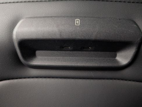 Used 2025 Ford Expedition Platinum image 12