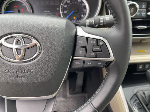 Certified 2025 Toyota Highlander XLE AWD/4WD image 23