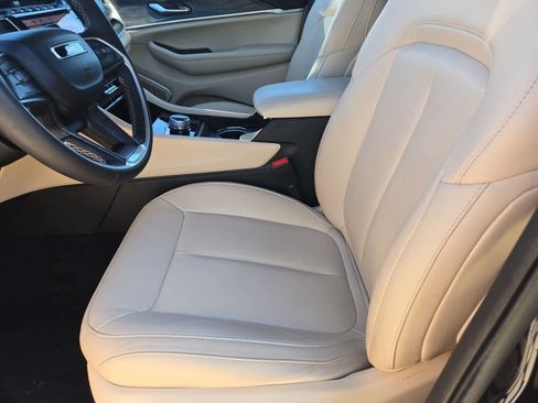 Used 2023 Jeep Grand Cherokee L Limited image 15