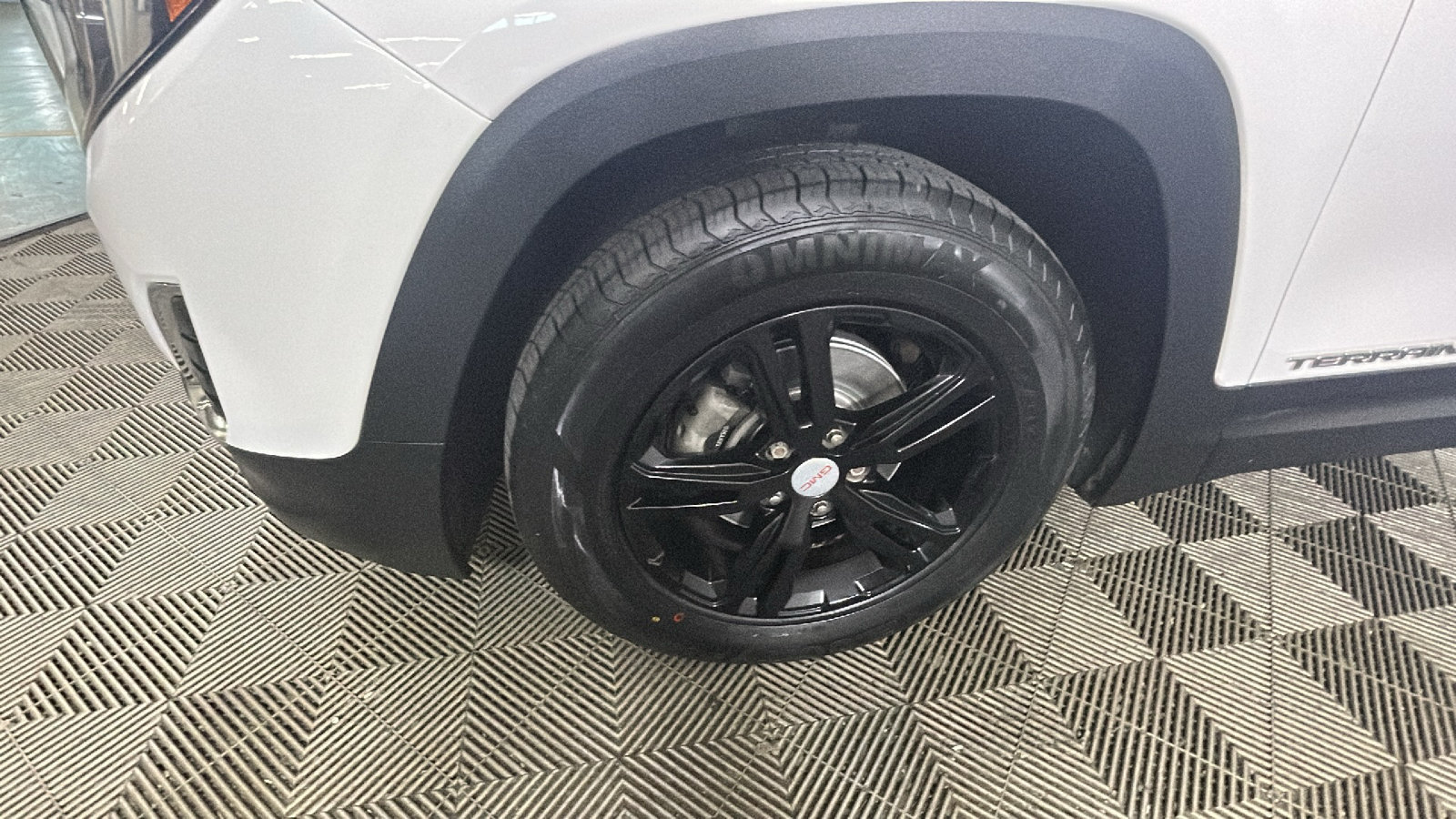 Used 2020 GMC Terrain SLE FWD image 10