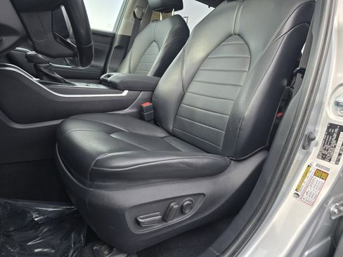 Used 2021 Toyota Highlander XLE image 25