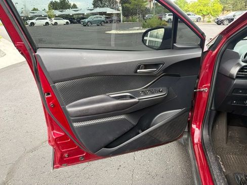 Used 2018 Toyota C-HR XLE FWD image 9