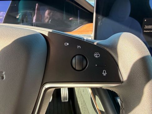 Used 2022 Tesla Model X image 19