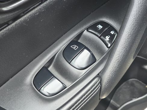 Used 2020 Nissan Rogue SV image 25