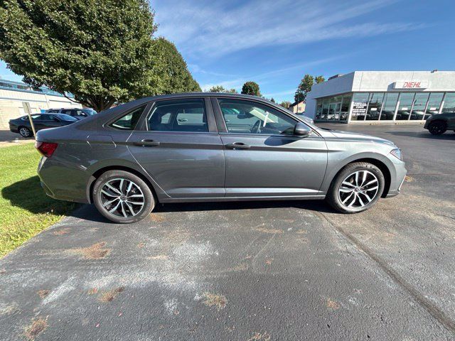 New 2027 Volkswagen Jetta SE FWD image 7