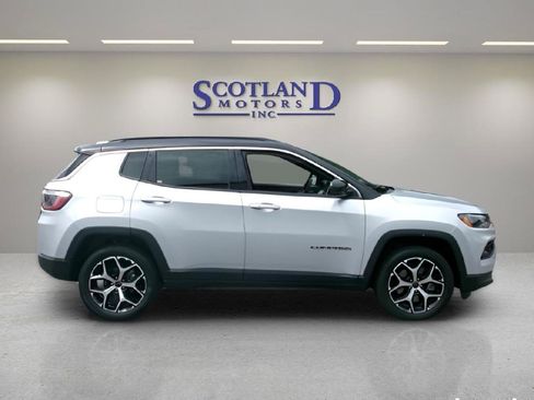Used 2025 Jeep Compass Limited AWD/4WD image 5