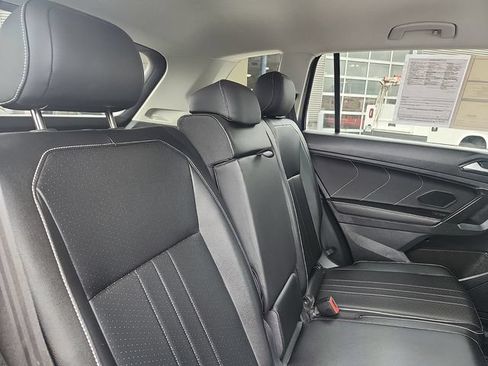 Used 2024 Volkswagen Tiguan SE AWD/4WD image 28